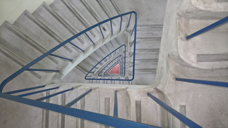 monte-escalier à Beaune