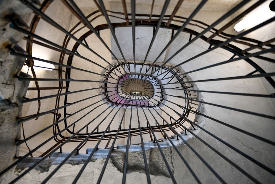 monte-escalier à Pont-de-Vaux